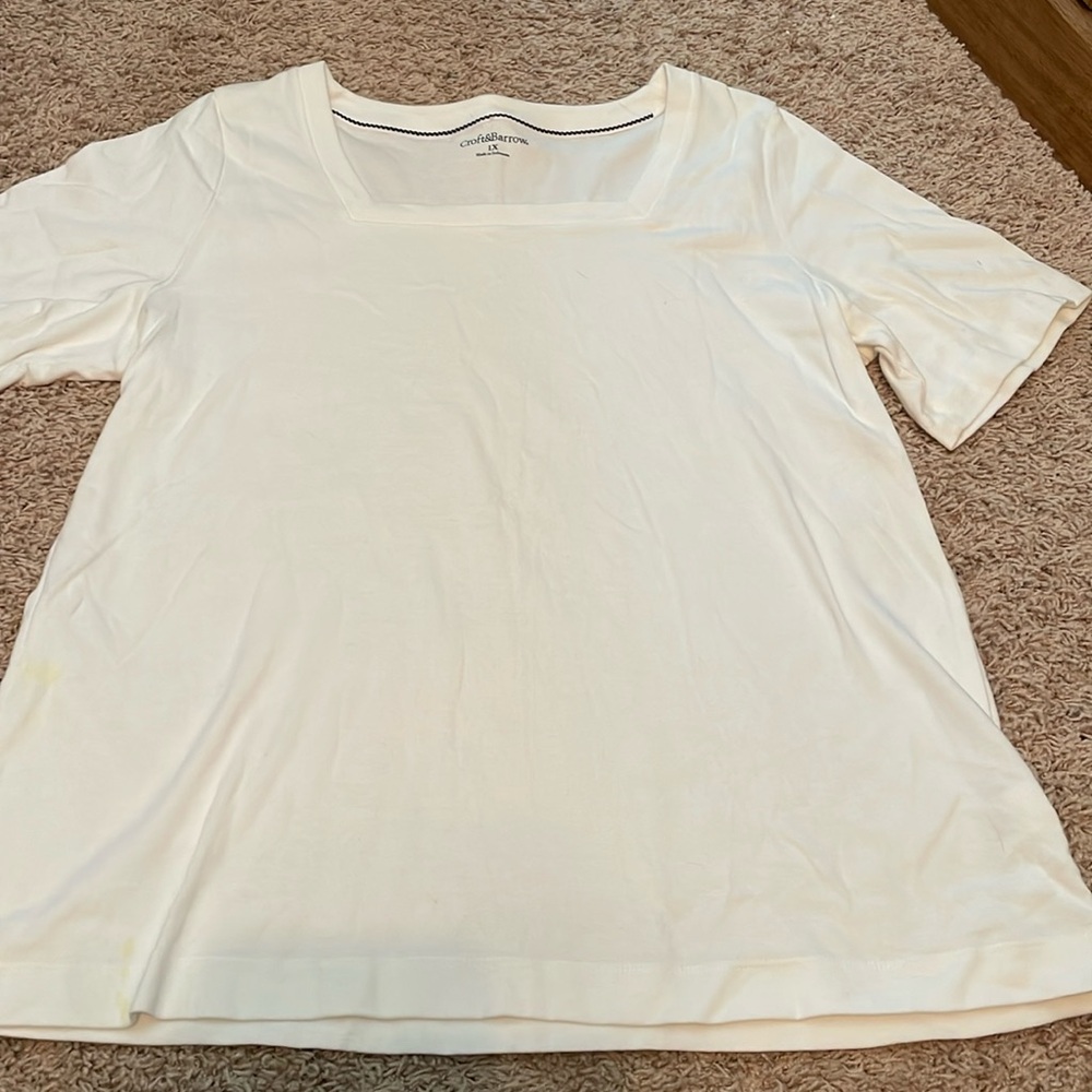 White tee
